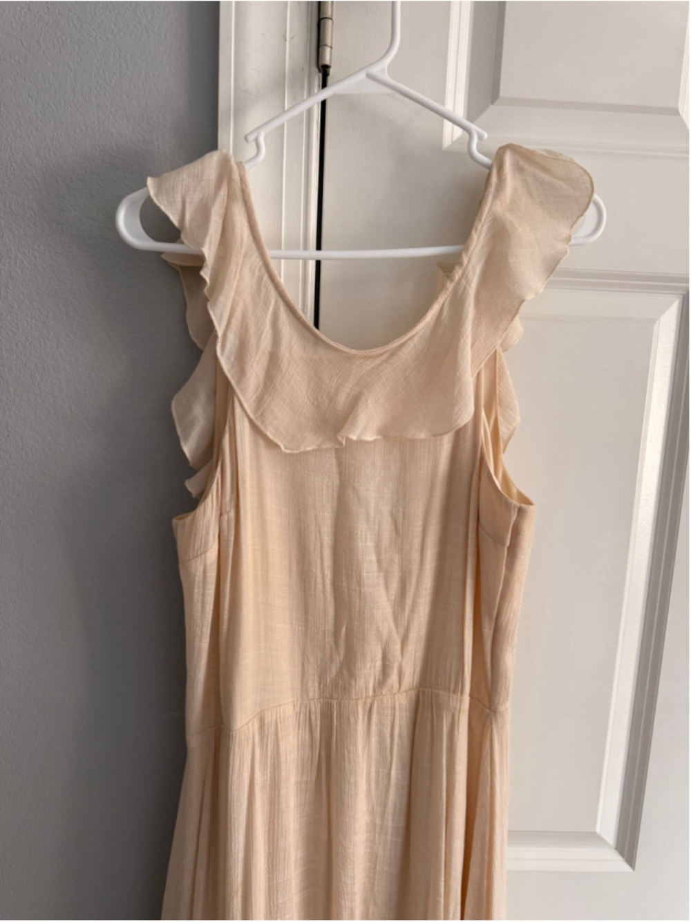 Women's Mia Joy Maxi Dress Size M Beige Ruffled Hem View 4